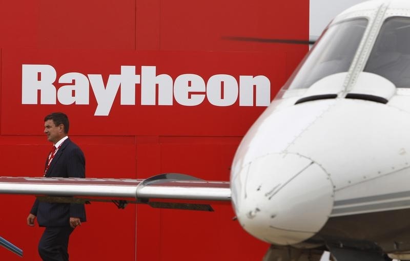© Reuters. A man walks past the Raytheon exhibition during the Australian International Airshow in Melbourne