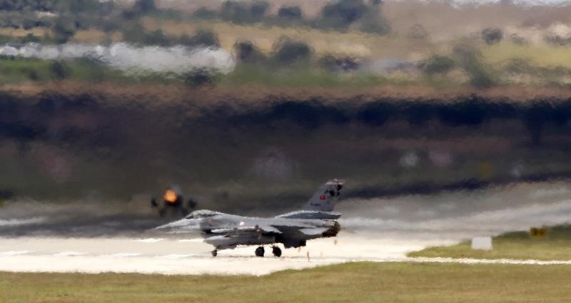 © Reuters. صحيفة: تركيا تسمح لأمريكا بشن غارات من قاعدة إنجرليك الجوية