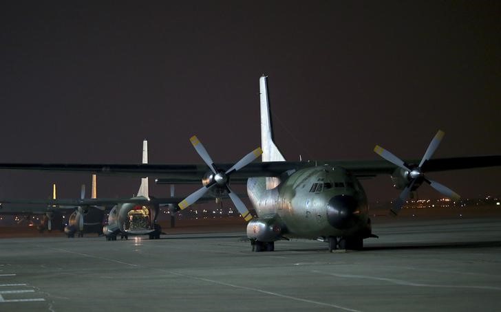 © Reuters. Aviões alemães com ajuda humanitária na base aérea de Incirlik