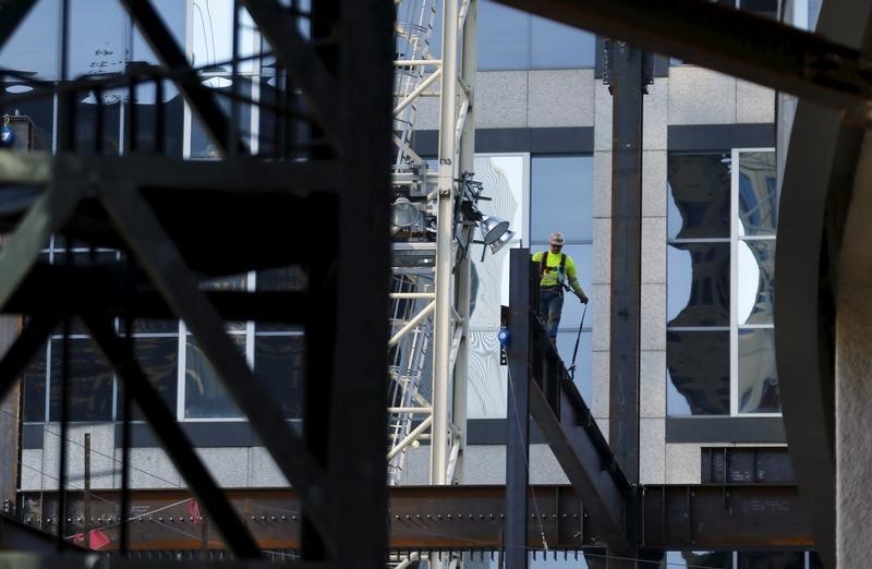 © Reuters. VENTES DE LOGEMENTS NEUFS À UN CREUX DE SEPT MOIS AUX ETATS-UNIS