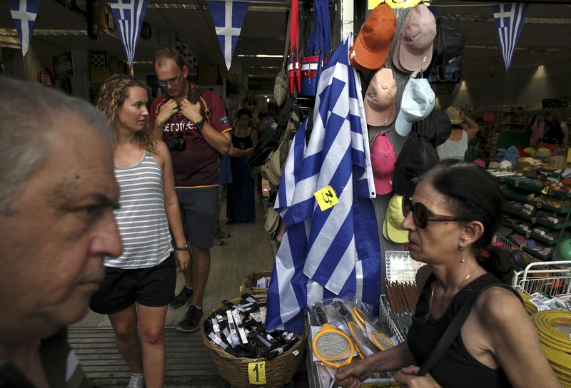 © Reuters. LA GRÈCE ASSOUPLIT LES RESTRICTIONS SUR LES TRANSFERTS D'ARGENT À L'ÉTRANGER DES ENTREPRISES