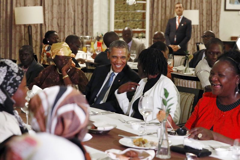 © Reuters. Presidente dos EUA, Barack Obama, participa de jantar com familiares no Quênia