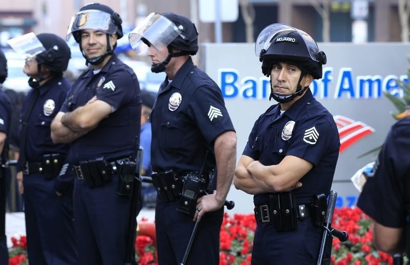 © Reuters. اتهام محقق متقاعد في شرطة لوس انجليس بالسطو على بنك