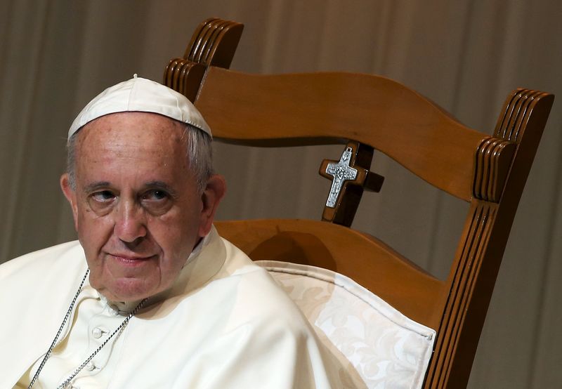 © Reuters. البابا فرنسيس يدعو للافراج عن رجال دين خطفوا في سوريا