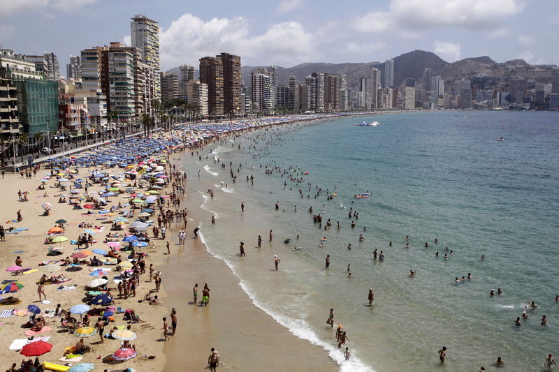© Reuters. El gasto de los turistas en España marca nuevo máximo en junio