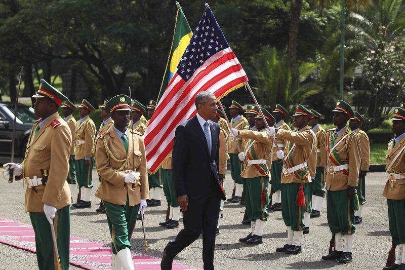 © Reuters. Presidente dos EUA, Barack Obama, é recebido na Etiópia