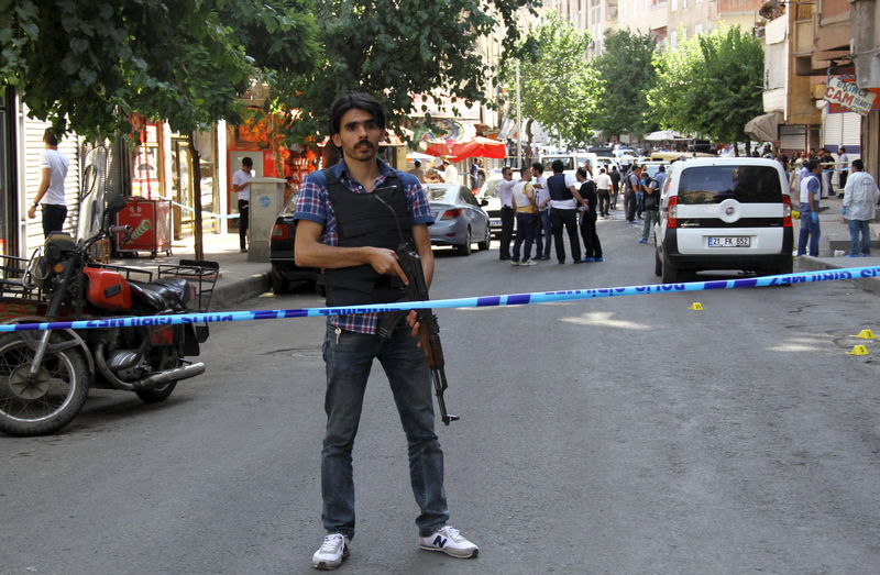 © Reuters. تركيا تعتقل العشرات في حملتها على "الدولة الإسلامية" والأكراد