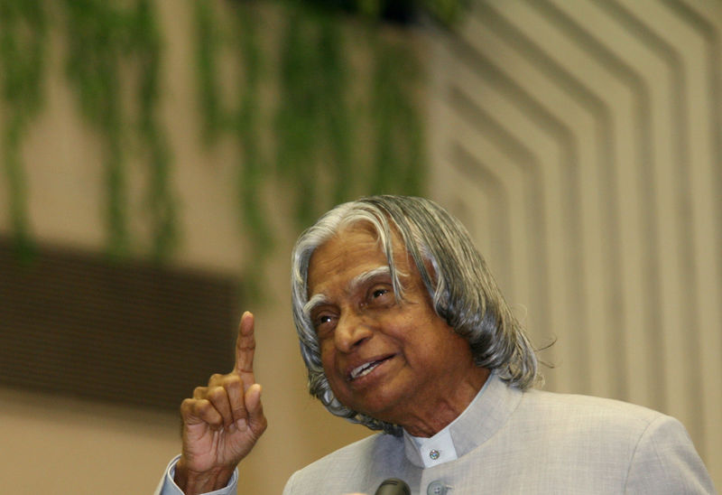 © Reuters. Indian President Kalam speaks during presentation ceremony of 39th Jnanpith Award in New Delhi