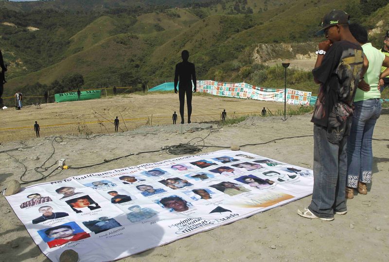 © Reuters. Colombia inicia excavación en búsqueda de desaparecidos en escombrera de Medellín