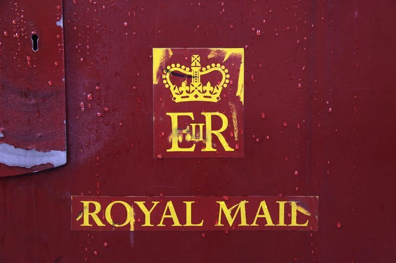 © Reuters. Raindrops are seen on a Royal Mail post box in central London
