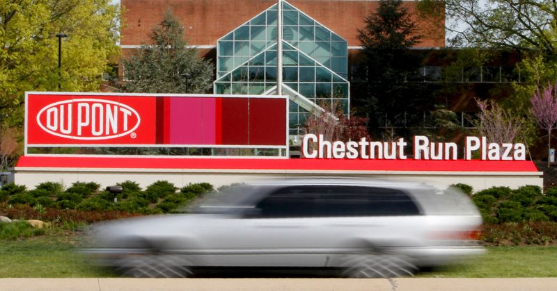 © Reuters. File photo of the Dupont logo on a sign at the Dupont Chestnut Run Plaza  facility near Wilmington, Delaware