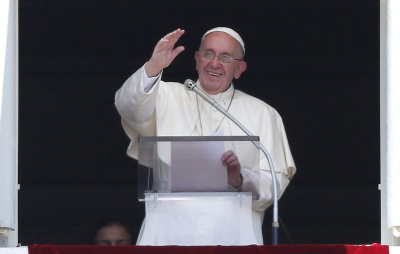 © Reuters. مسؤولون أمريكيون يبحثون فرض حالة الطوارئ أثناء زيارة البابا 