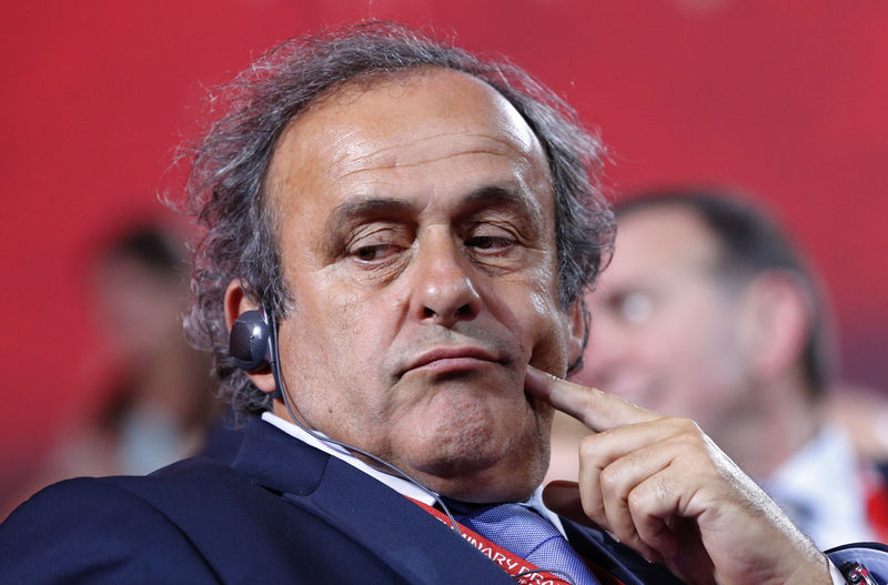 © Reuters. MICHEL PLATINI VA ANNONCER SA CANDIDATURE À LA PRÉSIDENCE DE LA FIFA 