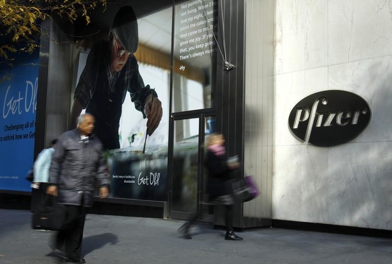 © Reuters. PFIZER DÉPASSE LES ATTENTES AU 2E TRIMESTRE