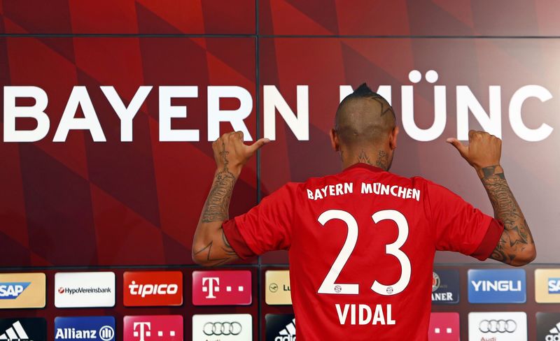 © Reuters. Arturo Vidal deja la Juventus y ficha cuatro años por el Bayern Munich