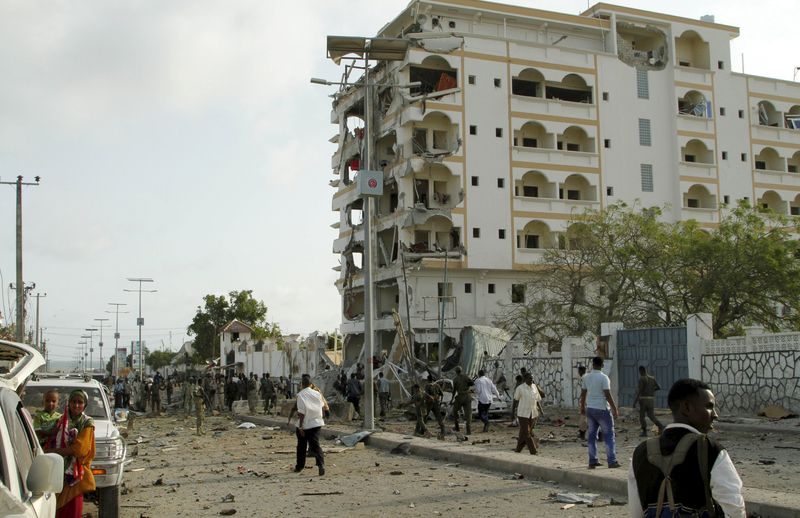 © Reuters. المانيا تشتبه أن إسلاميا عاش في المانيا هو منفذ تفجير فندق بمقديشو