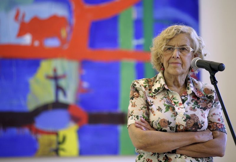 © Reuters. Carmena detiene desahucios en viviendas sociales