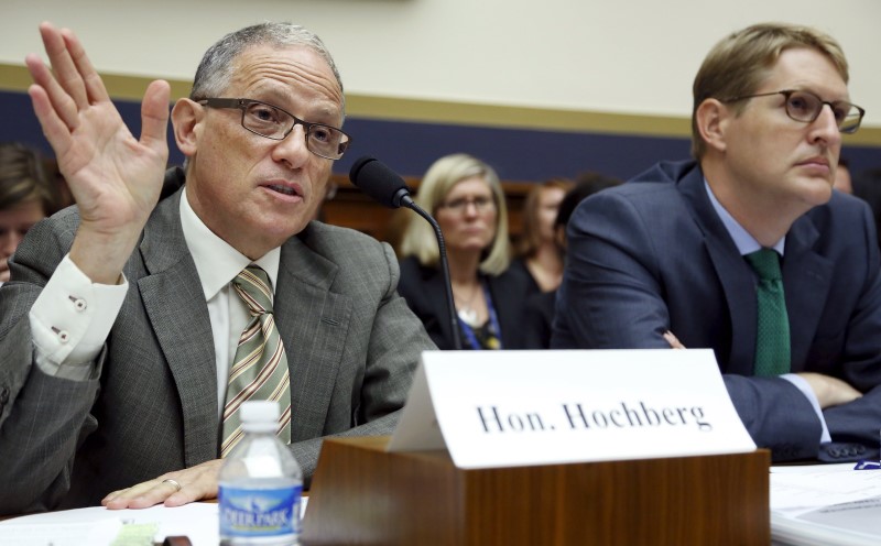 © Reuters. Hochberg and McCarthy testify before a House Financial Services Committee hearing on the Export-Import Bank's reauthorization, on Capitol Hill in Washington