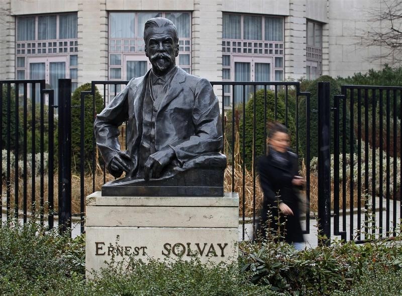 © Reuters. The statue of Ernest Solvay is seen outside the company's headquarters in Brussels