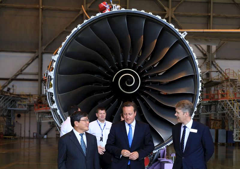 © Reuters. Cameron talks to Wood in Noi Bai airport