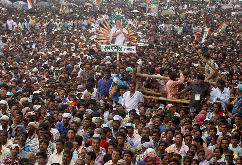 © Reuters. Indianos fazem manifestação em Kolkata