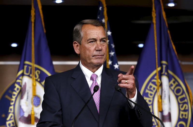 © Reuters. U.S. House Speaker John Boehner gestures during weekly news conference 