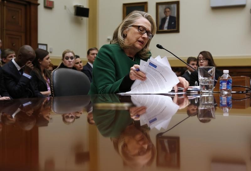 © Reuters. Hillary Clinton testifies on Benghazi, Libya in Washington