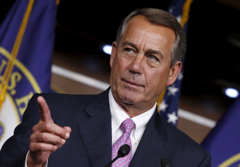 © Reuters. U.S. House Speaker John Boehner (R-OH) gestures during his weekly news conference in Washington