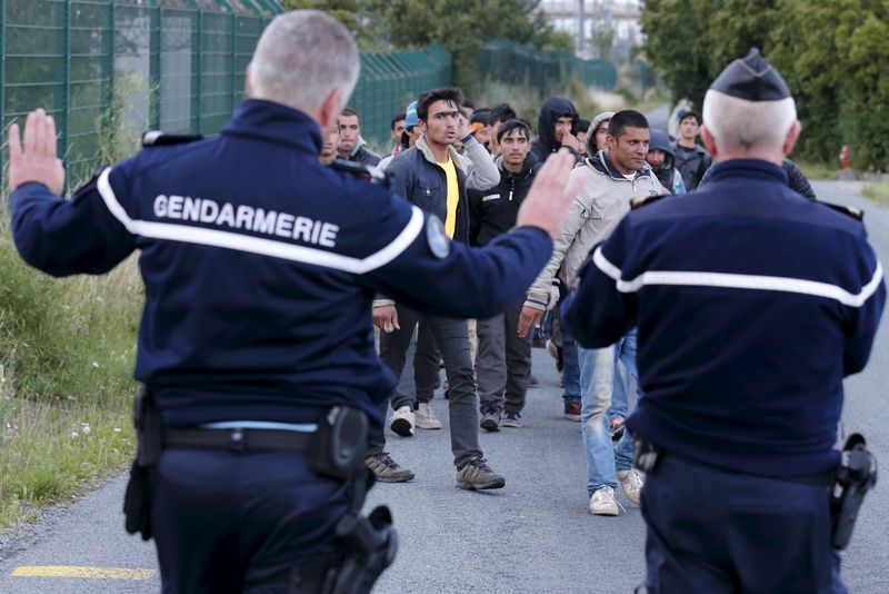 © Reuters. À CALAIS, LES MIGRANTS NE RENONCENT PAS