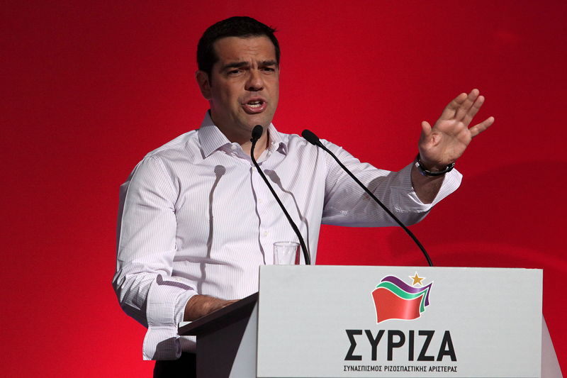 © Reuters. Greek Prime Minister Tsipras gestures as he delivers his speech during a central committee of leftist Syriza party in Athens