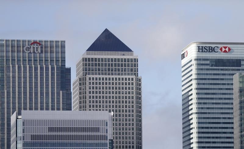 © Reuters. The Canary Wharf financial district is seen in east London