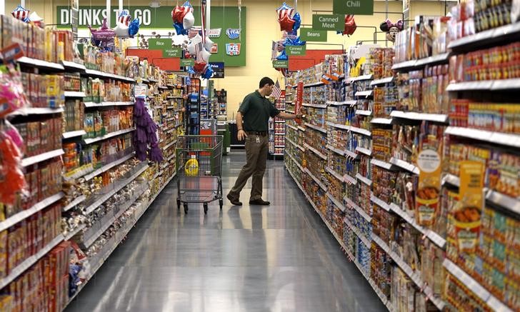 © Reuters. A customer shops at the Wal-Mart Neighborhood Market in Bentonville

