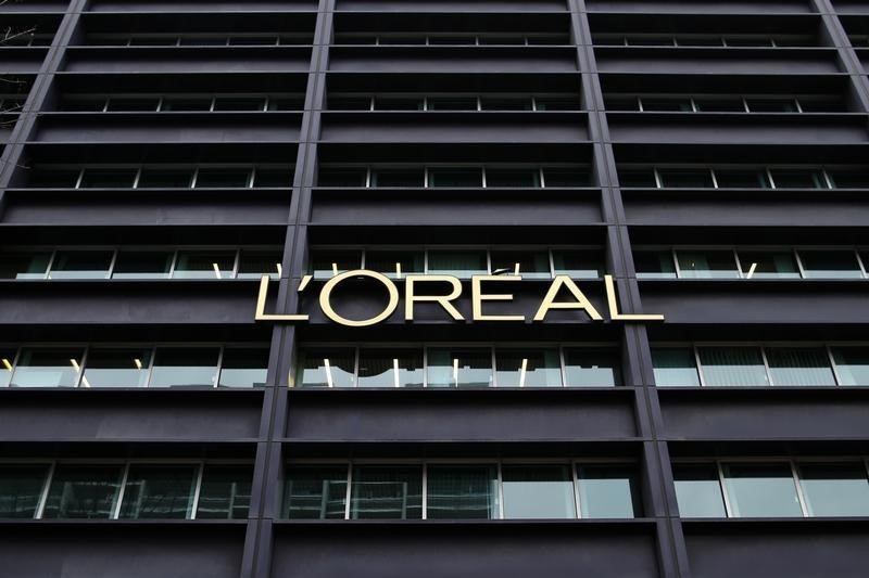 © Reuters. LE RÉSULTAT DE L'ORÉAL PORTÉ PAR LES CHANGES AU 1ER SEMESTRE