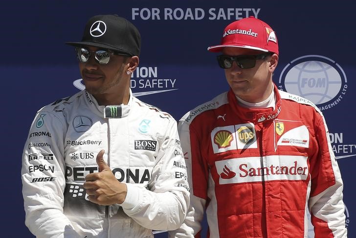 © Reuters. Hamilton e Raikkonen no GP do Canadá