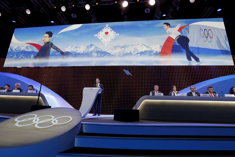 © Reuters. Denis Ten of Kazakhstan delivers a speech during Almaty's 2022 Olympic Winter Games bid presentation at the 128th International Olympic Committee (IOC) session in Kuala Lumpur