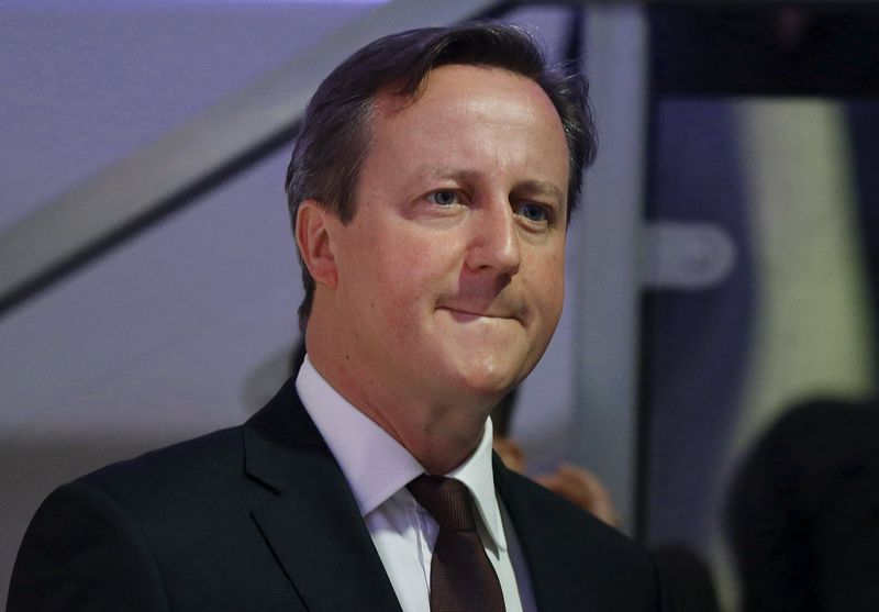 © Reuters. Cameron convoca reunión de emergencia por la crisis de inmigrantes en Calais