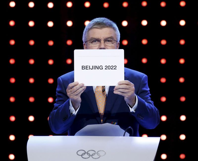 © Reuters. Thomas Bach President of the IOC announces Beijing as the city to host the the 2022 Winter Olympics during the 128th International Olympic Committee Session, in Kuala Lumpur