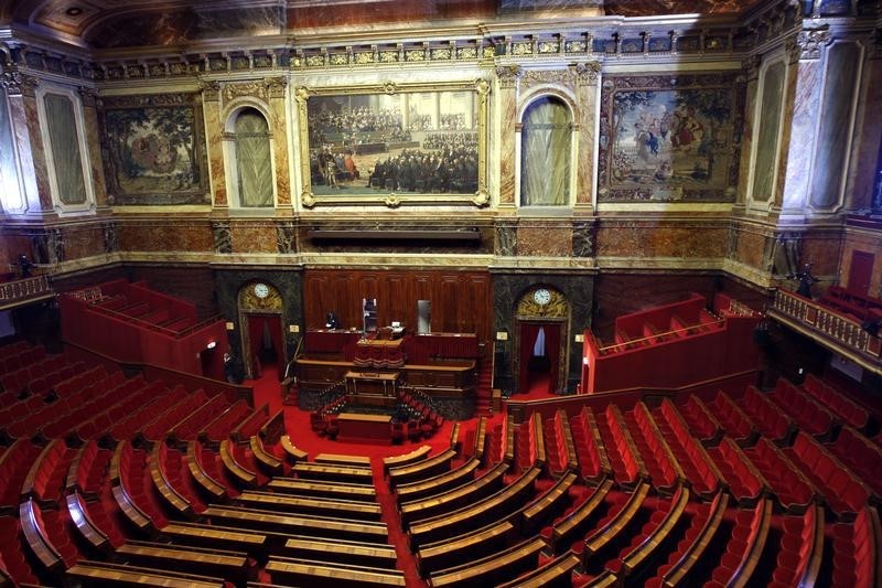 © Reuters. LA CHARTE DES LANGUES RÉGIONALES VA ÊTRE SOUMISE À RATIFICATION 