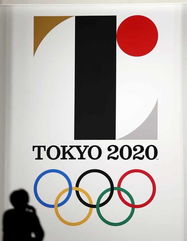 © Reuters. Emblema dos Jogos Tóquio 2020 no prédio do governo metropolitano da capital japonesa