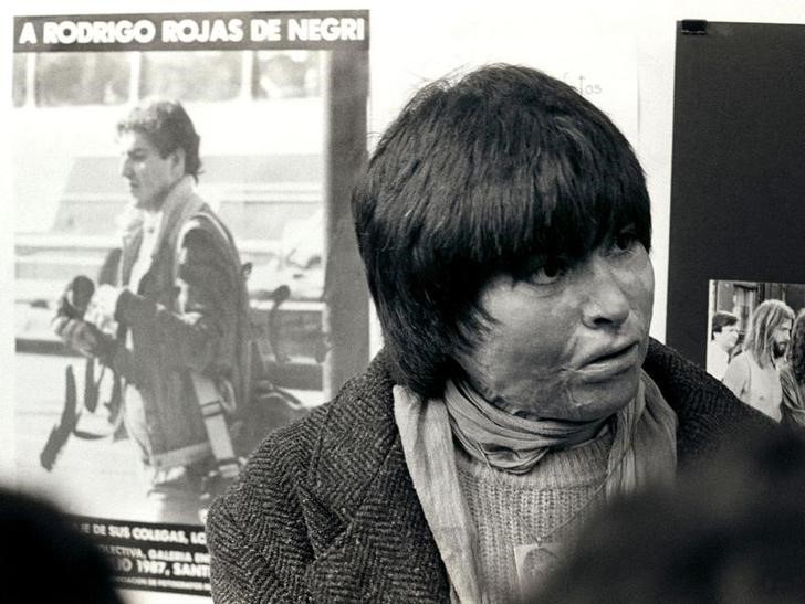 © Reuters. Pinochet encubrió la muerte de un estudiante quemado vivo en Chile en 1986, según documentos de EEUU