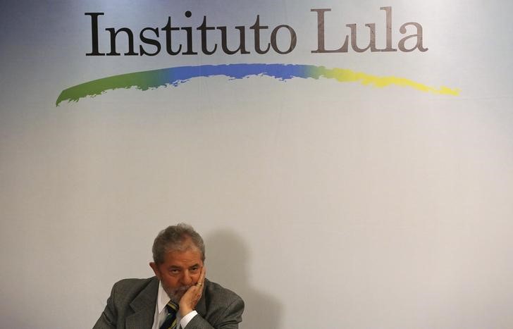 © Reuters. Ex-presidente Luiz Inácio Lula da Silva concede entrevista coletiva