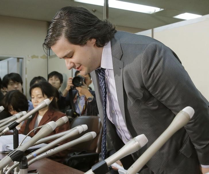 © Reuters. Mark Karpeles, chief executive of Mt. Gox, bows at the start of a news conference at the Tokyo District Court in Tokyo