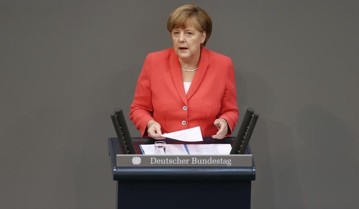 © Reuters. German Chancellor Merkel speaks during a session of Germany's parliament, the Bundestag, in Berlin