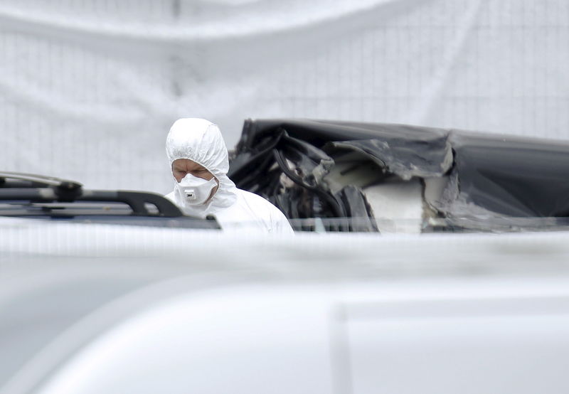 © Reuters. الشرطة البريطانية تعلن مقتل ثلاثة من عائلة بن لادن في حادث طائرة