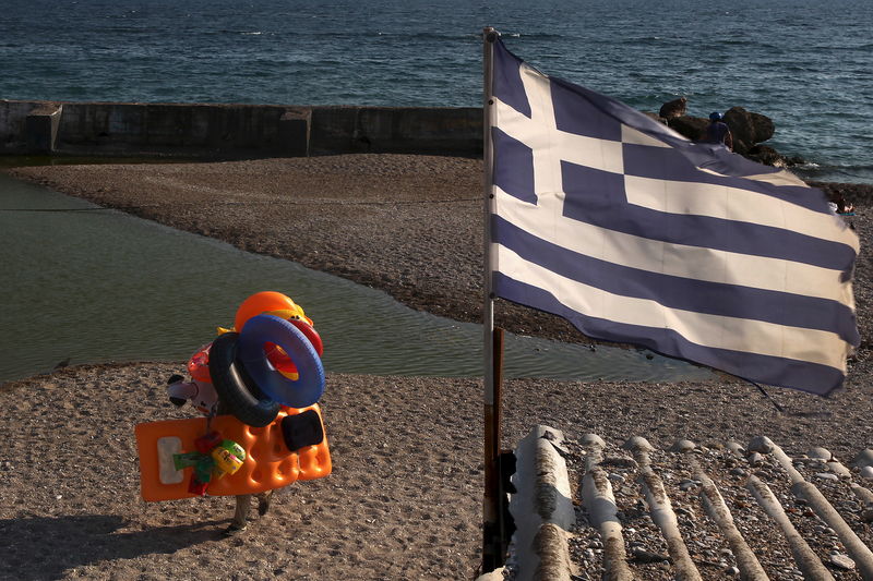 © Reuters. Grecia podría pedir 24.000 millones en el primer tramo del nuevo paquete