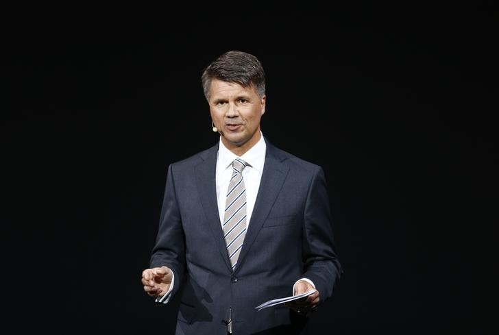 © Reuters. Krueger, Chairman of the Board of Management of BMW, speaks during the world premiere of the new BMW 7 series car at the company's headquarters in Munich