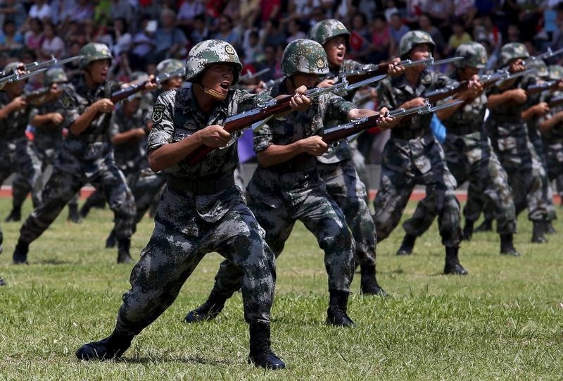 © Reuters. صحيفة صينية تحذر: الجيش الفاسد لا ينتصر في الحروب