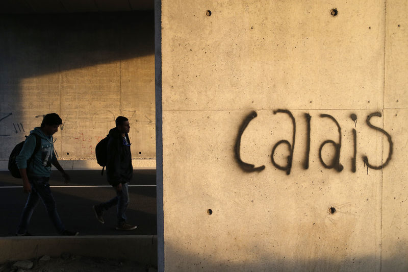 © Reuters. Londres y París piden una respuesta concertada europea a la crisis de Calais