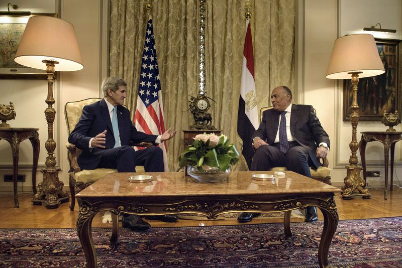 © Reuters. وزير خارجية مصر يقول إنه ناقش مع كيري قضايا الديمقراطية وحقوق الإنسان