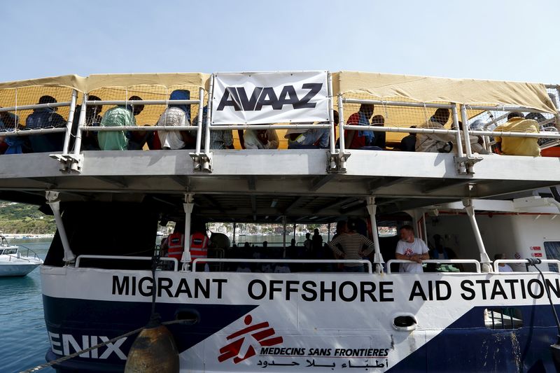 © Reuters. Rescatan a 1.800 inmigrantes en el Mediterráneo